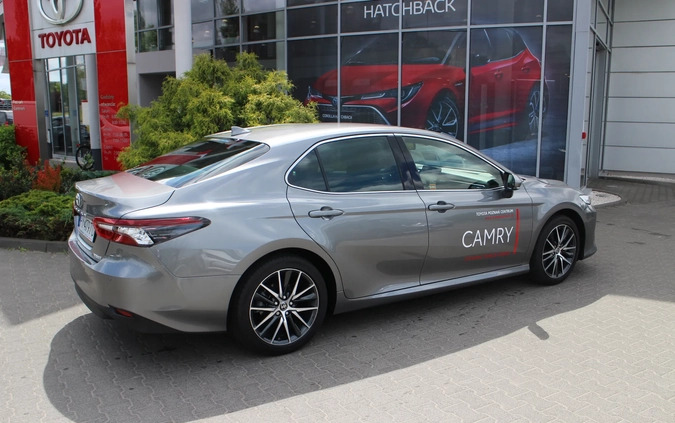 Toyota Camry cena 209900 przebieg: 9000, rok produkcji 2022 z Dzierżoniów małe 154